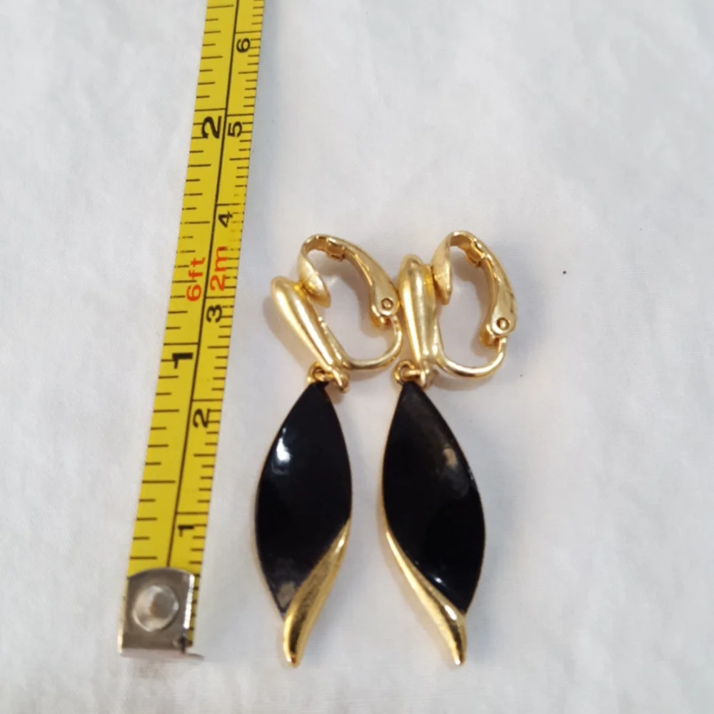Vintage Earrings Clip On Black